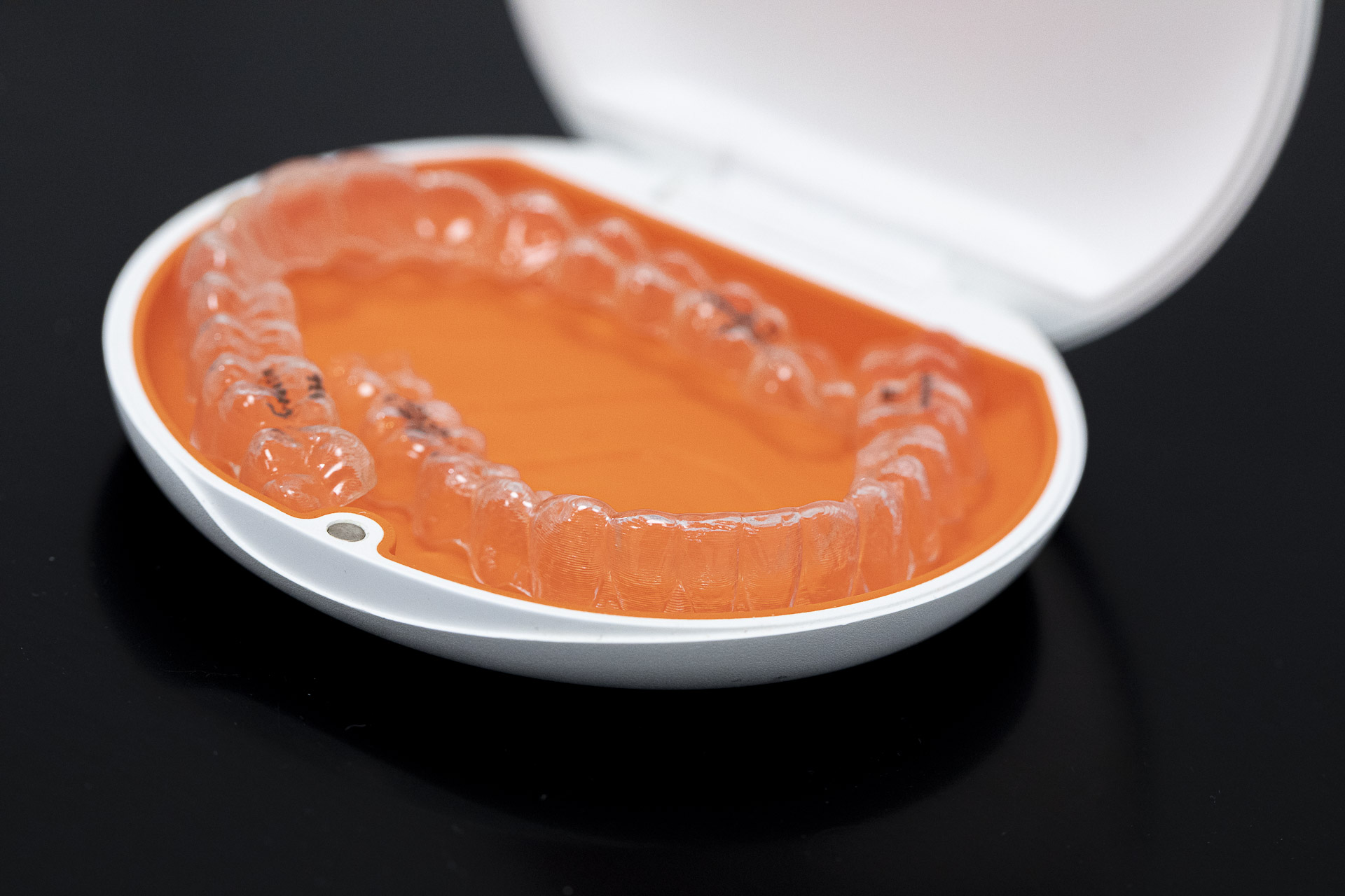 295A2100invisalign-quarta-odontoiatria-studio-dentistico-carmiano-lecce